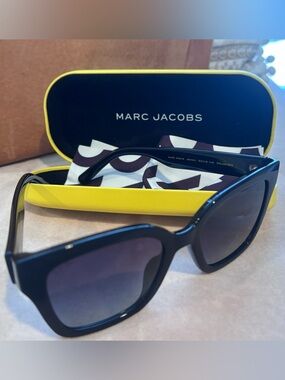 NEW Marc Jacobs Black Women's Polarized Sunglasses with Yellow Case